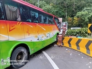 Vietnamese tourists unharmed in bus accident in Malaysia